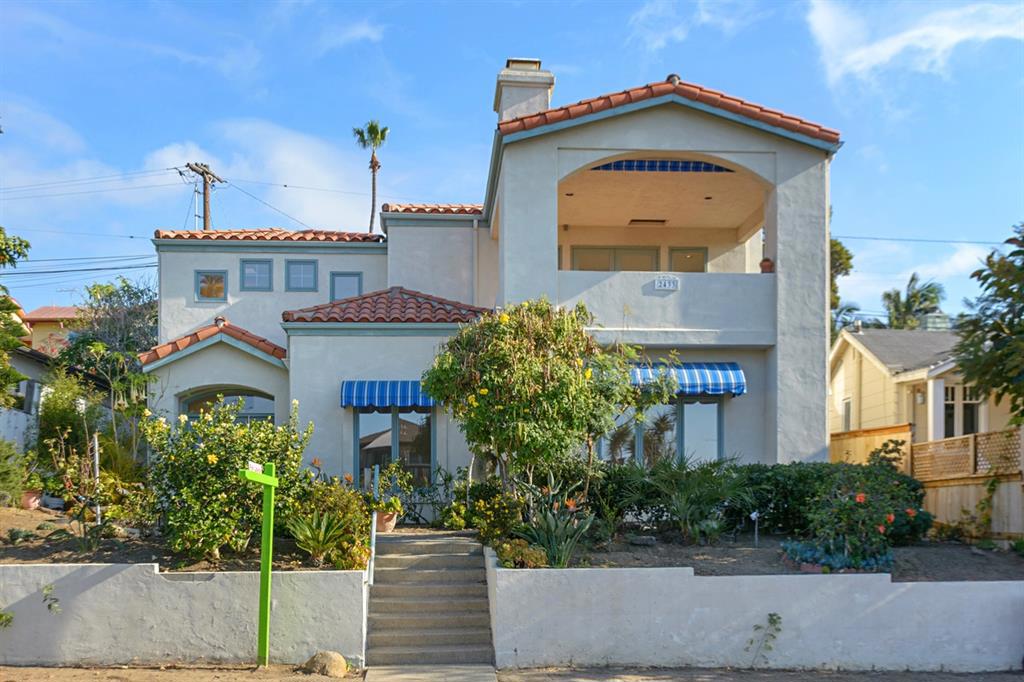 Ocean view turn-key 4BD, 3.5BA home with office and/or add'l bedroom. New carpet and paint throughout. Open Floor plan with large covered ocean view patio. Short distance to beach, park, school, and shopping. Come live the Cardiff dream... Neighborhoods: CDF View: Panoramic Ocean
