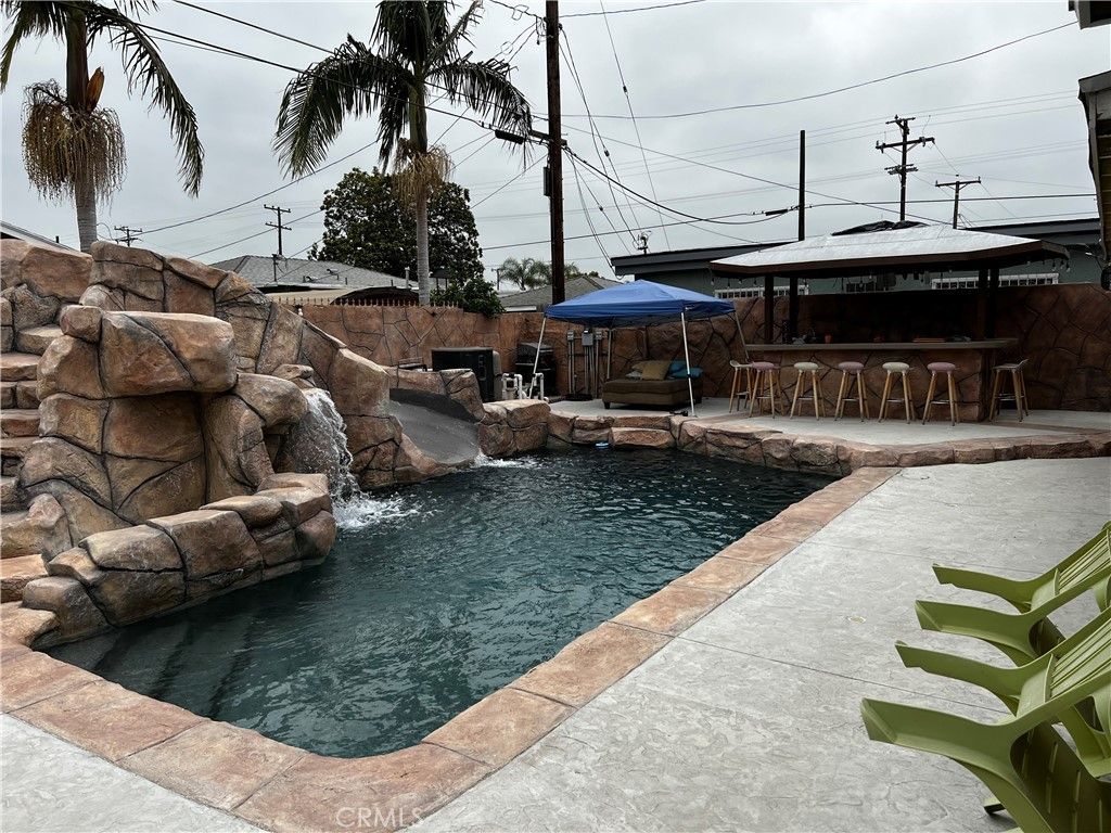 listing image 130727006877776294527