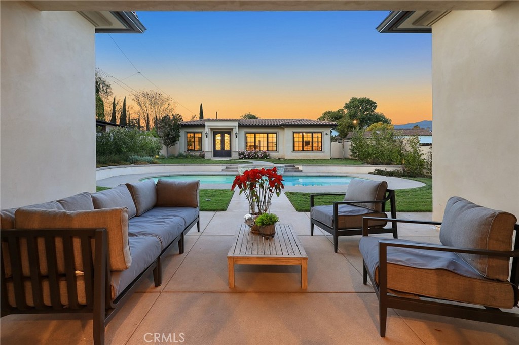 Properties 1 627 W Palm Drive