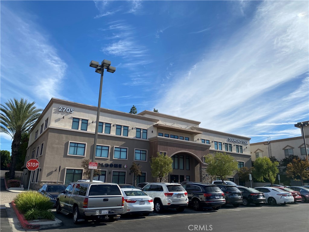 2705 S. Diamond Bar Blvd. unit #178 in the gorgeous Diamond Star building! Boasting 800 square feet on the first floor in the corner, suitable uses for Accounting, Dental, Education/School, Health Services, Medical, Professional Service, Professional/Office. Private restrooms in the building only residents and lessees can access with key. Beautifully upgraded, move-in ready office condo unit for LEAS!! Desirably situated in this high-image Diamond Star office building located in the H-Mart Plaza. Surrounded by popular retail businesses, such as Chase & other banks, restaurants, Starbucks, H-Mart supermarket, AAA insurance office, E-Plex afterschool program, and more. Close by neighborhoods include "The Country Estates" residential community, within walking distance to Diamond Bar High School, Castle Rock, and Evergreen Elementary Schools. Suitable for professional office and medical use. Plenty of open parking spaces. Convenient and easy access to the 60 and 57 freeways. Contact us today with any questions, for more details, or to schedule a private showing!