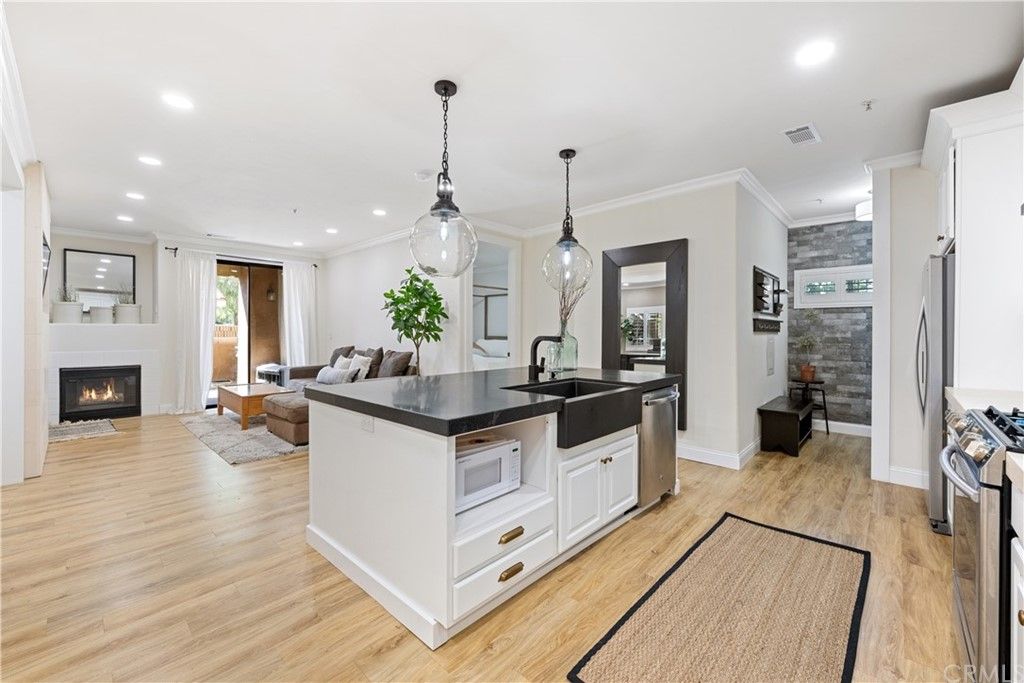 listing image 130722327018991235756