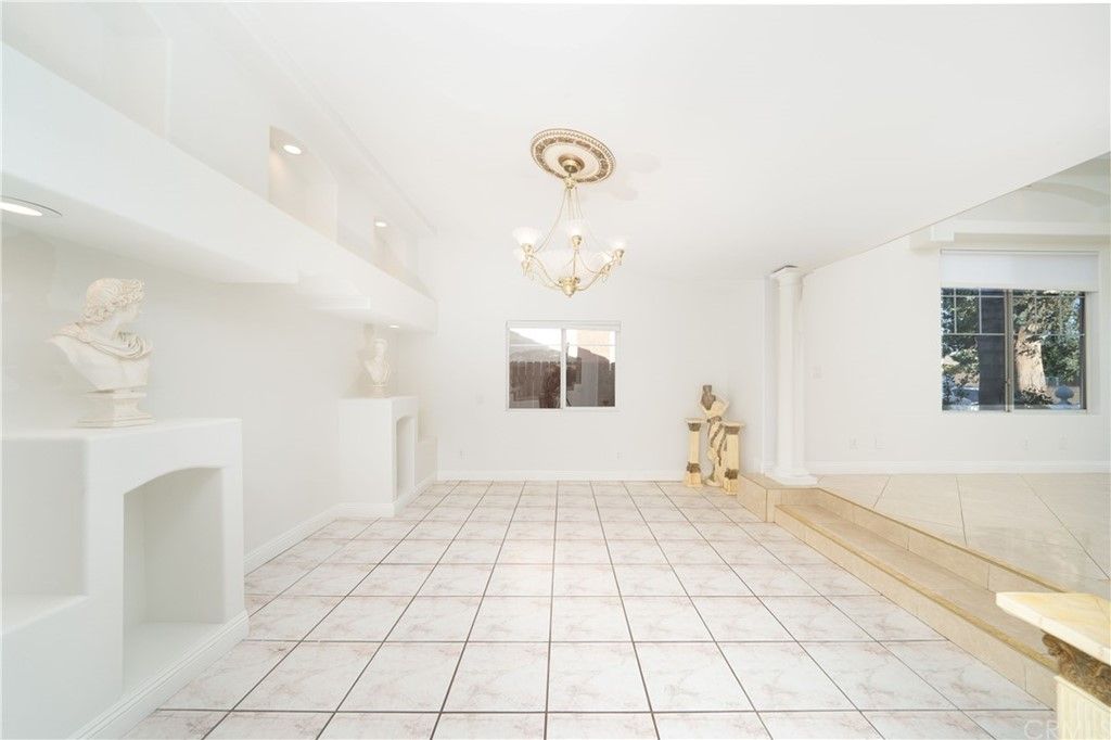 listing image 130724620518079566225