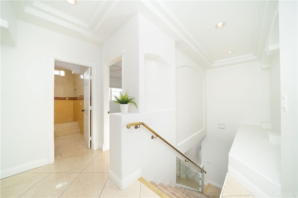 listing image 130723521529377753828