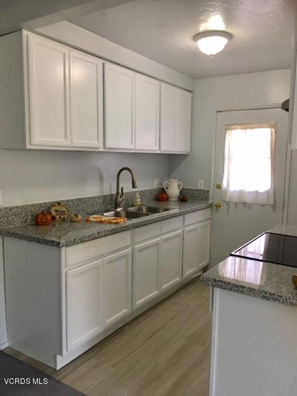 listing image 130724391563030137778