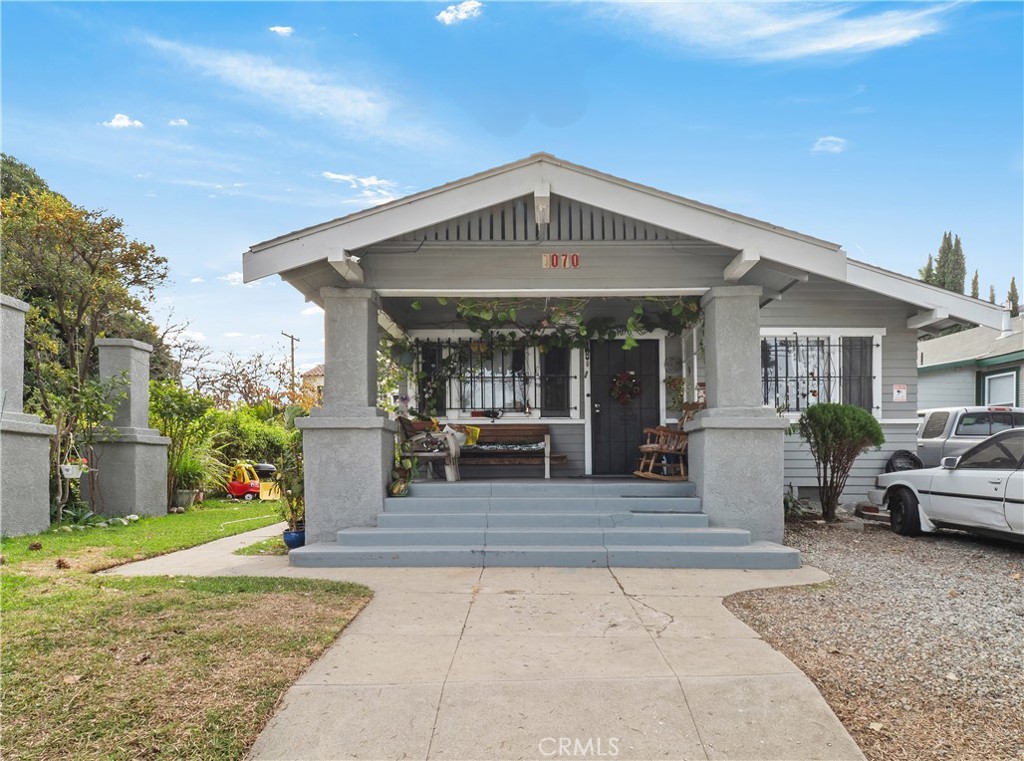 1070 Loma Vista Drive