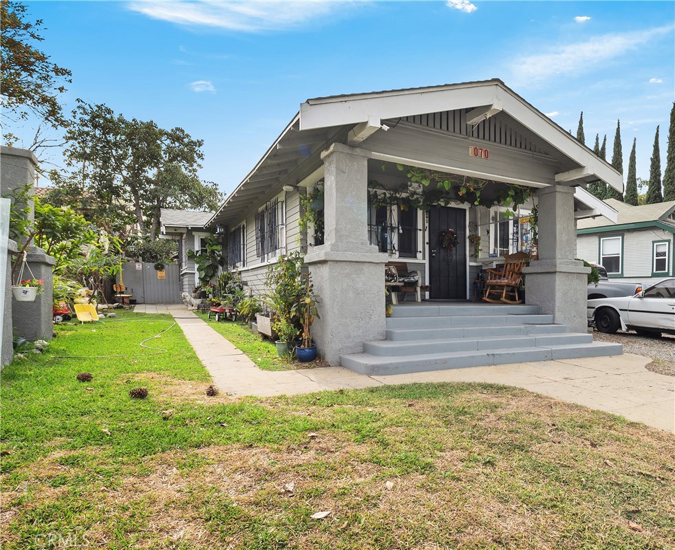 1070 Loma Vista Drive