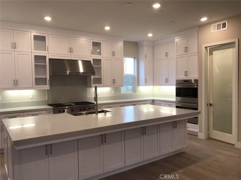 listing image 130724756200108972969