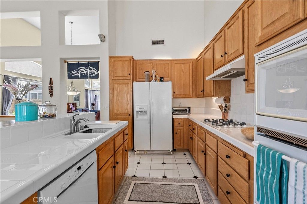 listing image 130724324608475394714