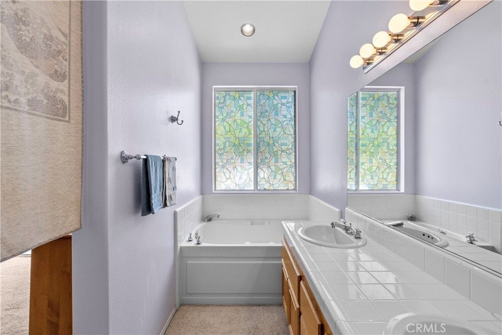 listing image 130720280294284912889