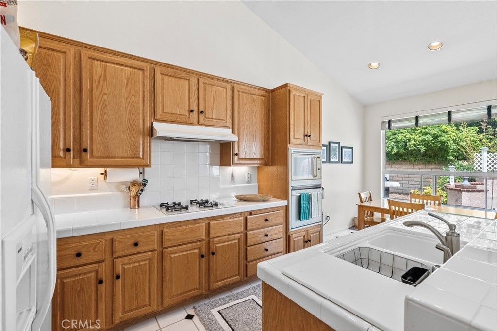 listing image 130725637913686685348