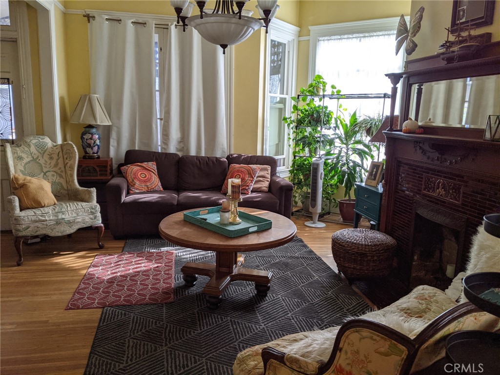 403 N San Gabriel Avenue