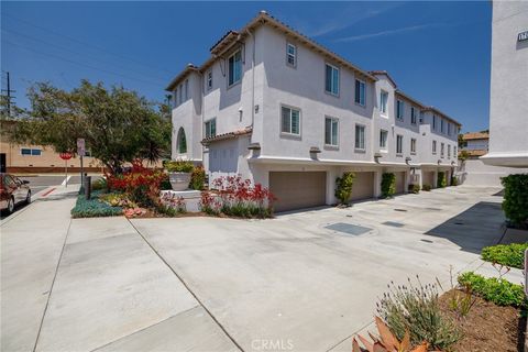 A home in El Segundo