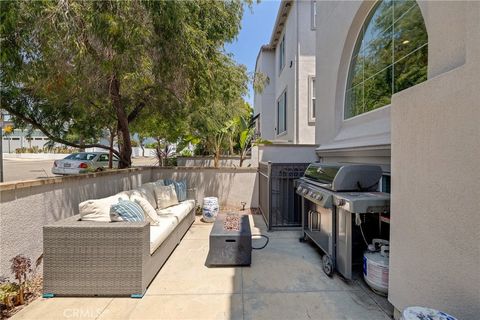 A home in El Segundo