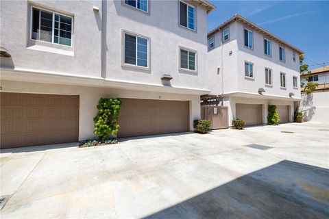 A home in El Segundo