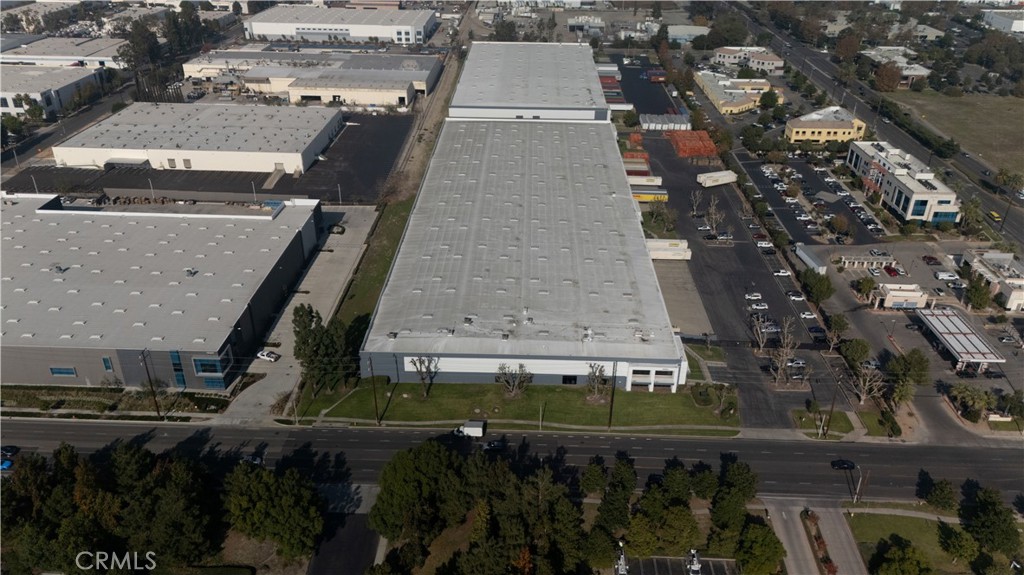 Warehouse facility for sublease. 24 ft clearance height in warehouse with 33 loading docks and 4 drive in. Ample office space. 30-60 days delivery date.
