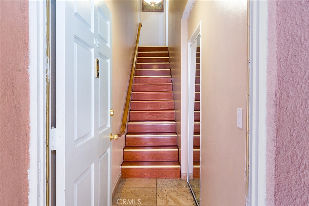 Photo 9 of 28 of 147 W Acacia Avenue 142 townhome