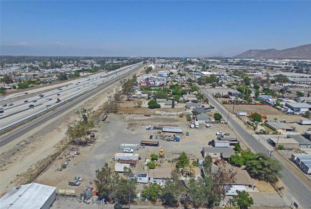 Terrific industrial/commercial property in hi sought after fontana with railroad access to the property. 2.44 acres and three structures in total. Located Right off Cherry & the 10 Freeway. Easy Access to I-10 & 15 Freeway. Development Opportunity. Freeway Visibility. Wont last long hurry and make an offer.
apn#0236-051-29-0000
Proudly Offered at $1,395,000