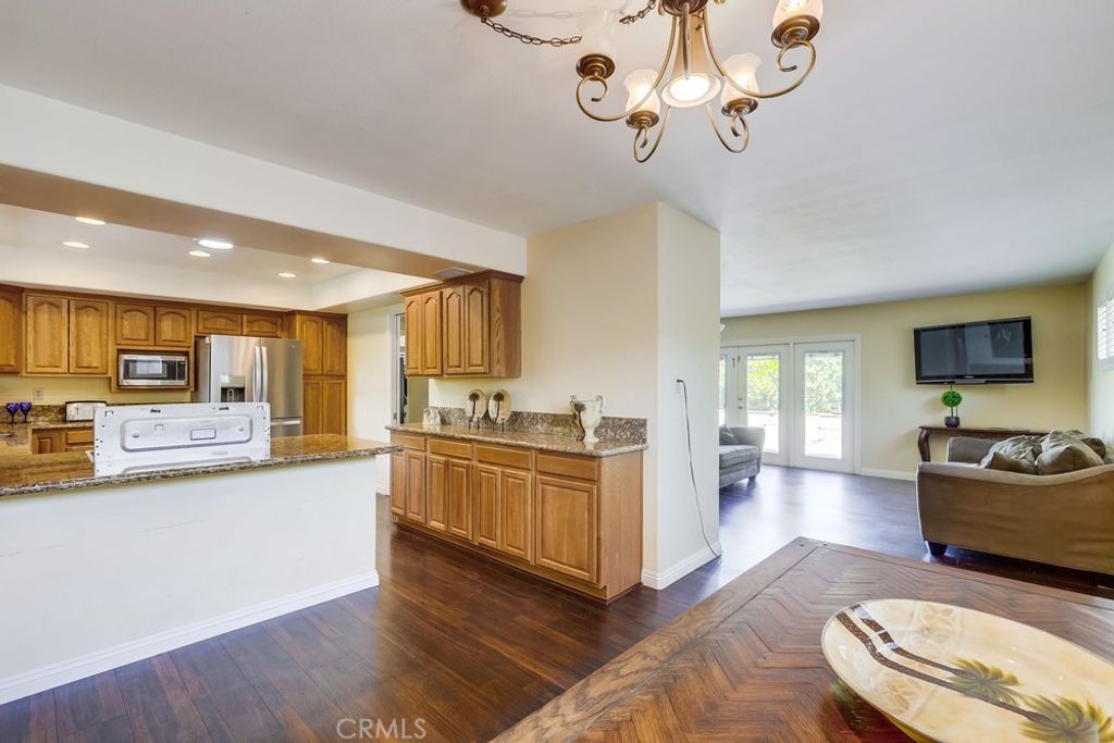 listing image 130723388287089341645