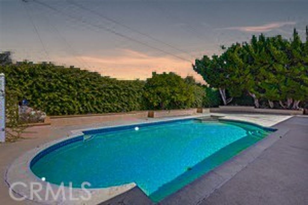 listing image 130722872451792448614