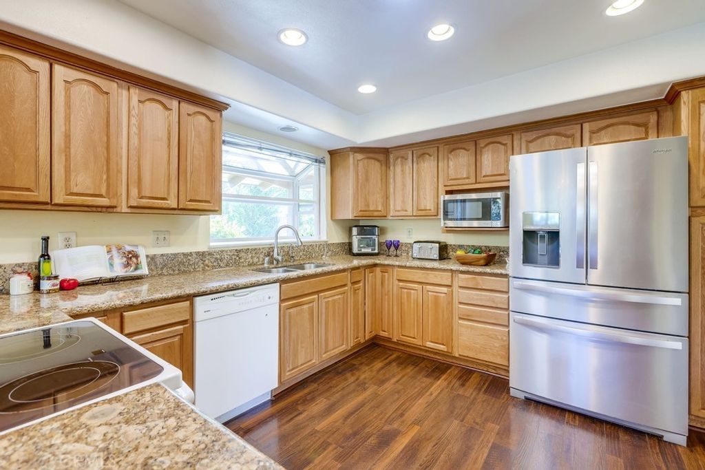 listing image 130722746281063794933