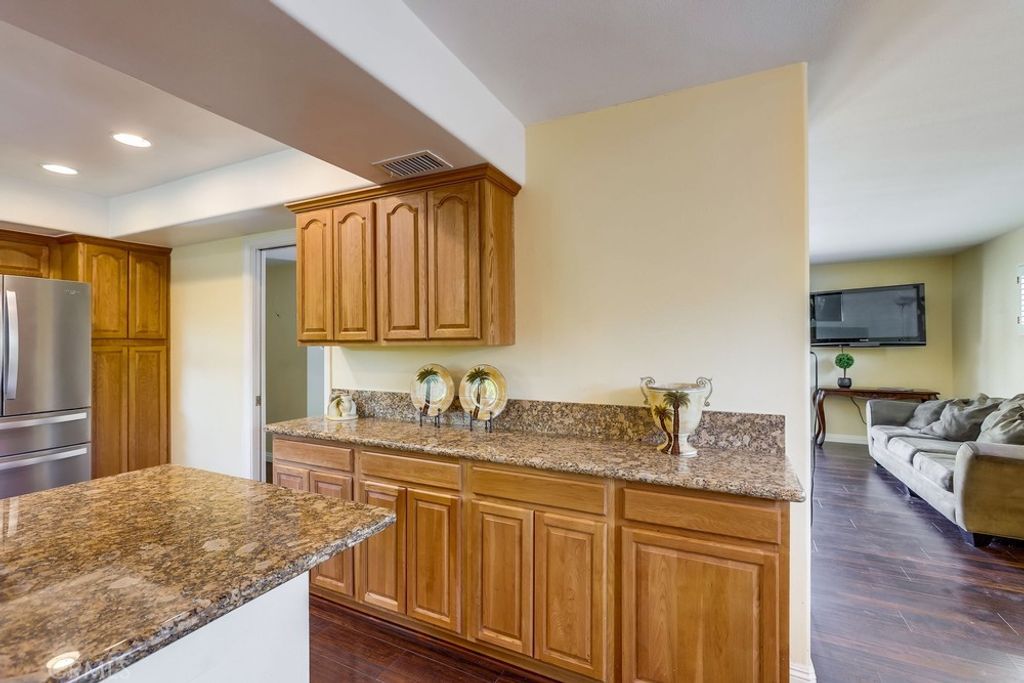 listing image 130726689495488801585