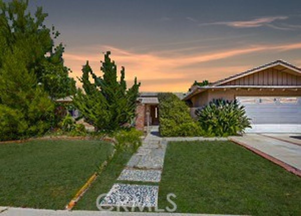 listing image 130726975723360820582