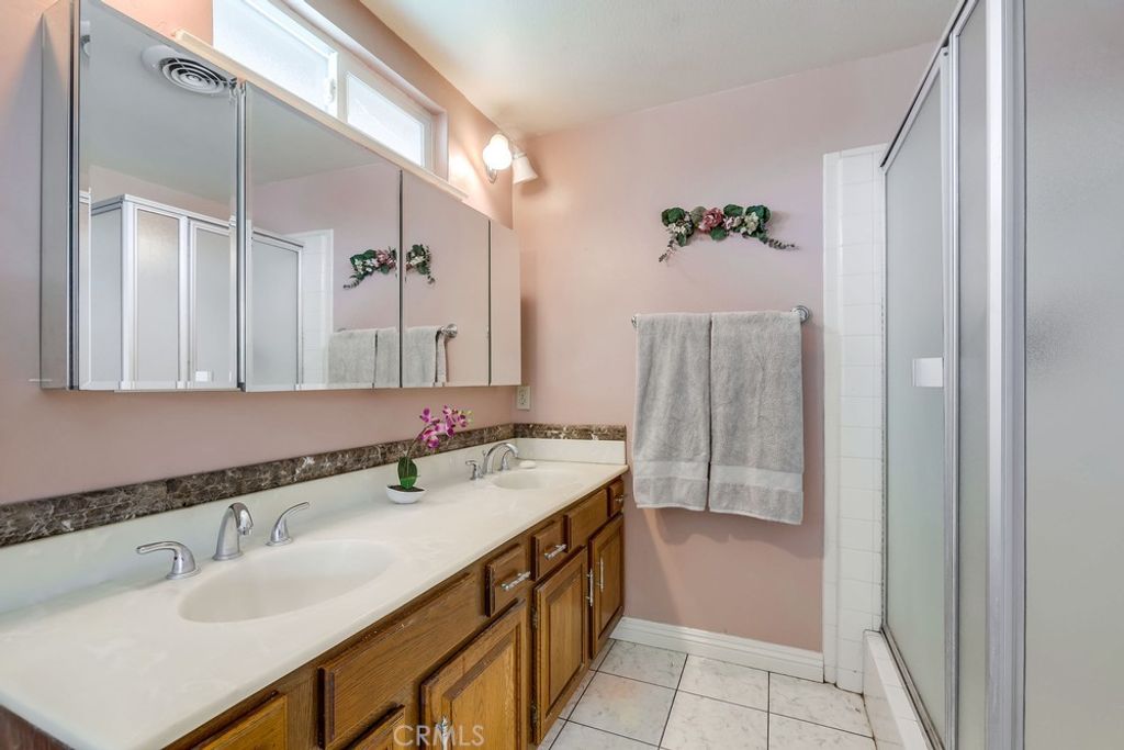 listing image 130725476458433354872
