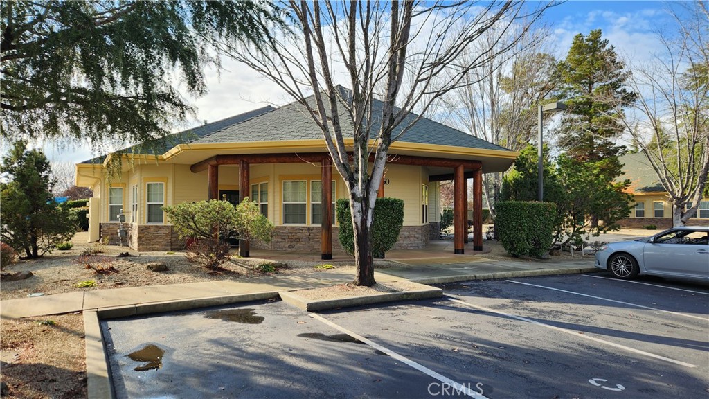 Professional office suite, located in one of Chico's classiest business parks. This light and bright end cap
suite consists of; a waiting area, 4 nice size private offices, an ample size bullpen area, and an in-suite
bathroom.