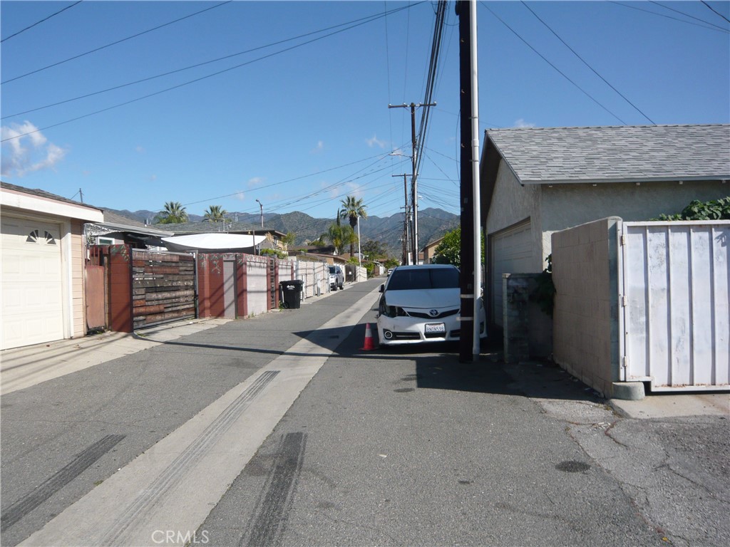 325 N Azusa Avenue