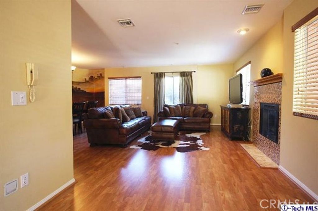 listing image 130725812260756954027