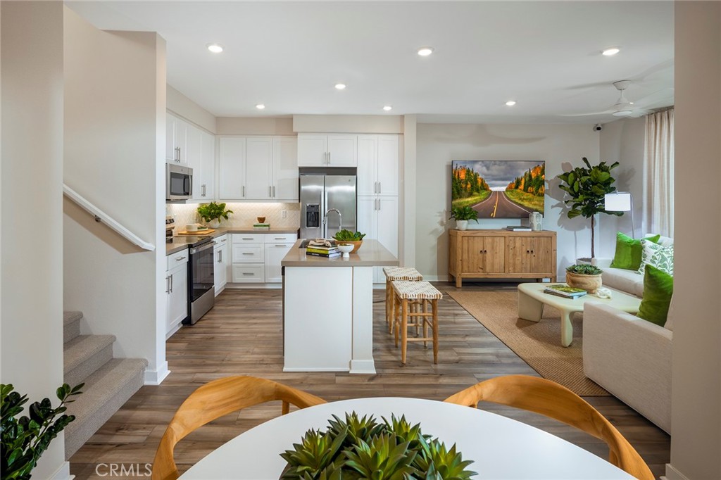 6111 Victoria Way 105