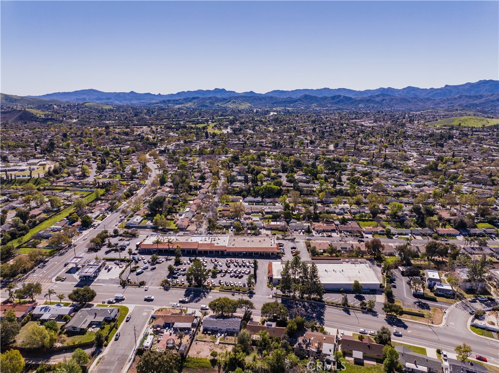 950 E Avenida De Los Arboles