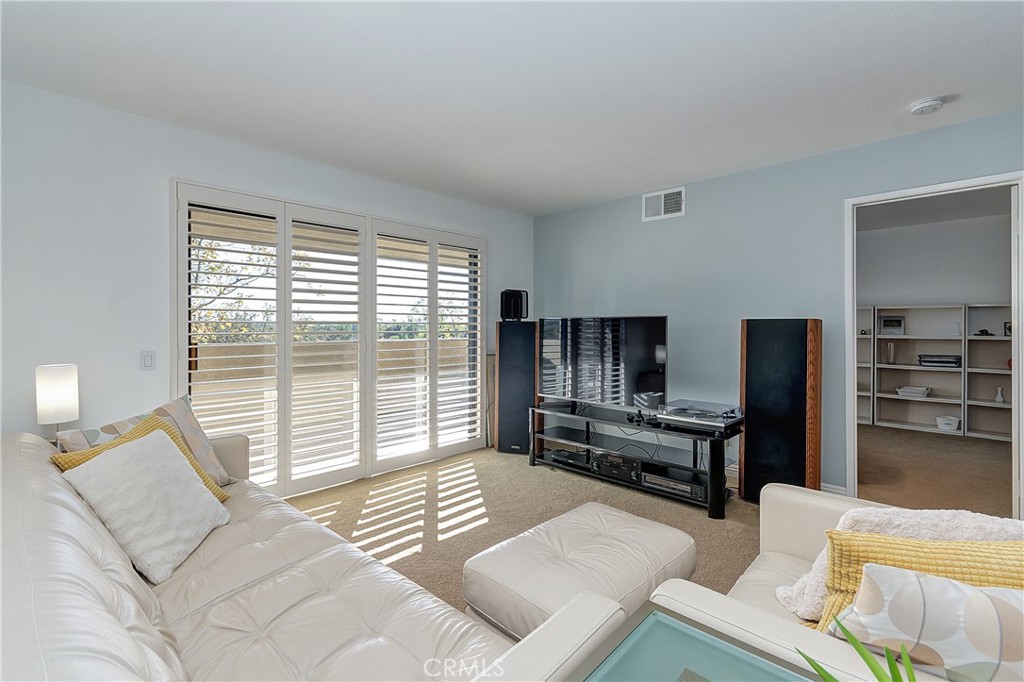 Make Tierra Vista neighborhood of Lake Forest home! This single-level end unit features an open floorplan that seamlessly flows between the dining room, living room and kitchen. The large private patio is accessible from bedrooms on either side and offers breathtaking views and privacy. Spotless kitchen features stainless steel appliances solid wood cabinets and tile countertops. Dual Master suites with updated granite vanities and plenty of closet space. Full-size laundry room. One car direct-access garage with a tandem driveway parking space. Located in award winning Saddleback Valley Unified School District, with Cordillera Elementary School, Serrano Intermediate School and El Toro High School. The Community features a pool and spa. The Lake Forest community is surrounded by walking trails, horse trails, greenbelts with mature trees, restaurants and shops. Minutes to the I-5 and 405 Freeways and the toll roads. Don't miss this opportunity!