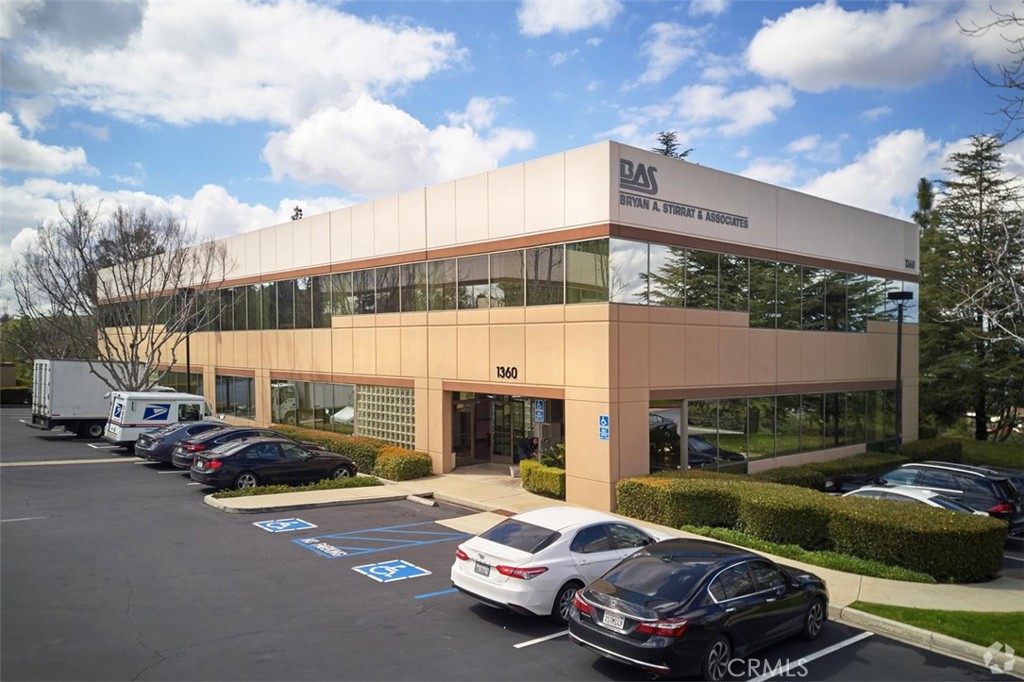 -Big window suite;
-Common Use kitchen, meeting room, and reception area;
-Education, Lawyers, Accounting, Medical-related offices inside of this building as existing tenants;
-Freeway-Visible professional office building in Diamond Bar Corporate Center with Diamond Bar City Hall, Holiday Inn Hotel and Kaiser Permanente, etc.
-Numerous eateries off the highway including popular fast-food chains like Starbucks, In-N-Out Burger, Macdonalds, Japanese and classic restaurants such as Chilies;
-walking distance to city hall, city library, Holiday Inn Hotel;