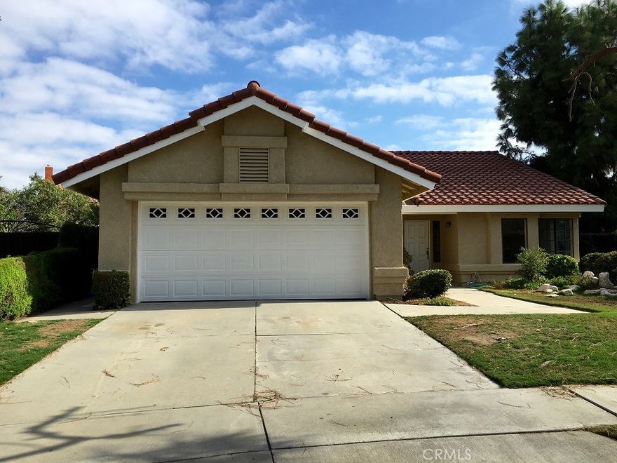 Spacious one story home situated in a quiet  neighborhood, facing the Sunshine Park. 4bedrooms with 2 full bath. Beautifully laminate wood flooring.  Freshly interior and exterior painted. Acoustic removed ceiling.  New kitchen appliances. Inside laundry. Award winning ABC school district. Easy access to freeway 5 &91.