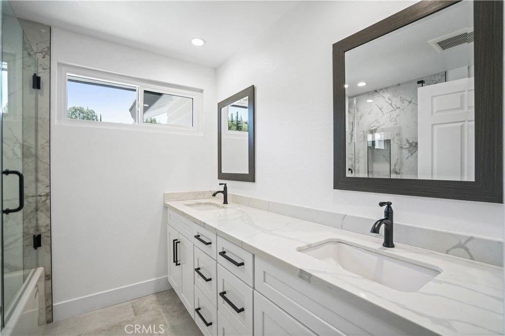 listing image 13070333872730934098