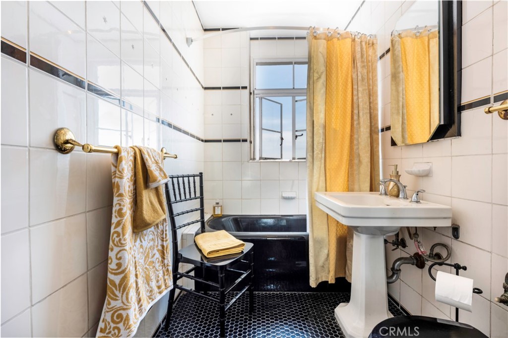 Villa Riviera (VLR) - Residential