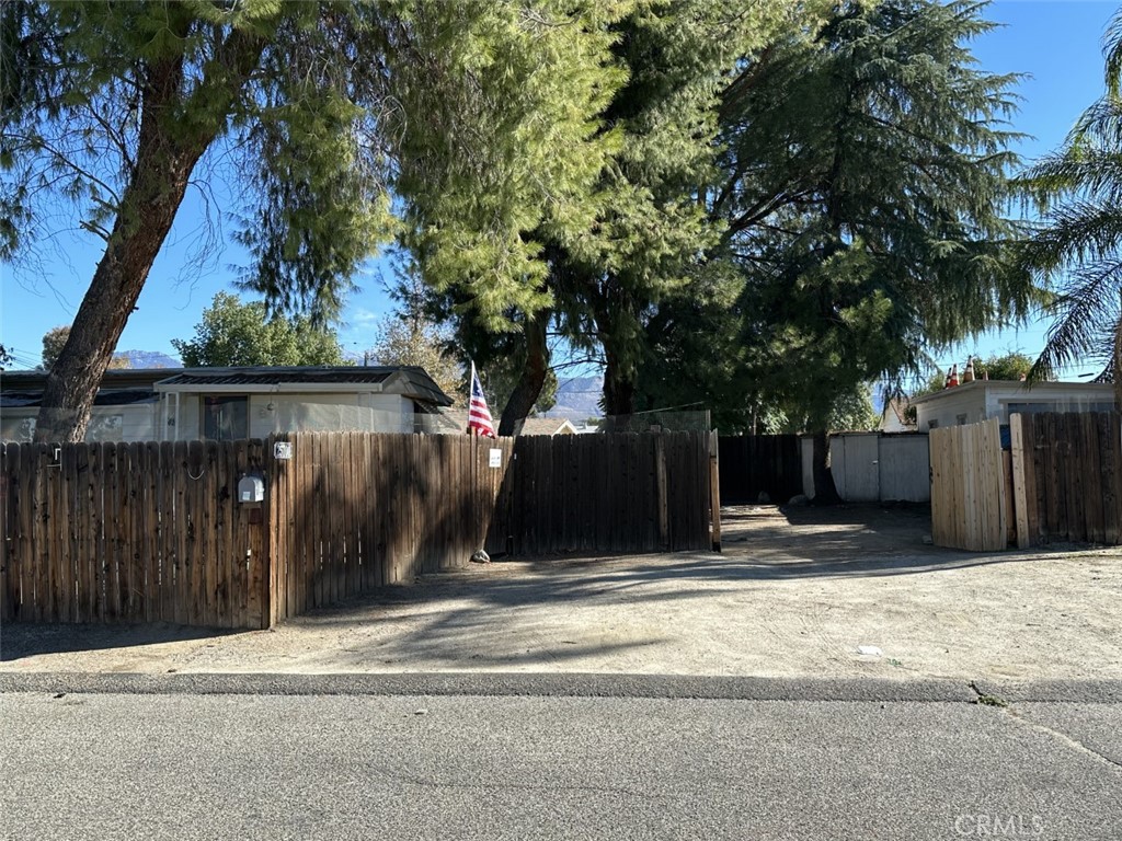 Photo 2 of 2 of 25700 6th Street house