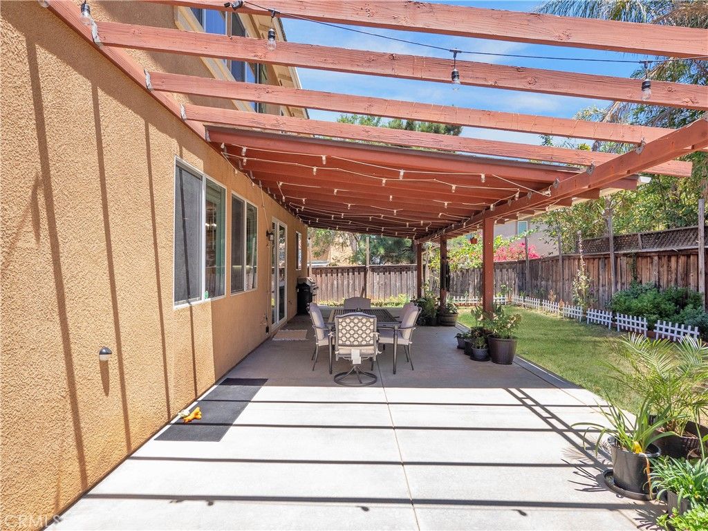 listing image 130723775413815543941