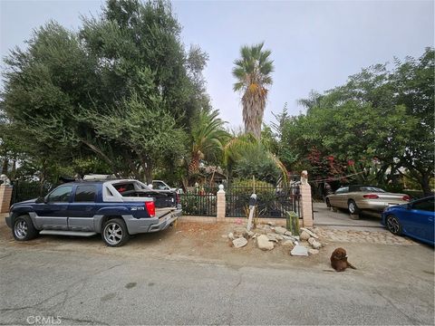 Photo of 566 E Santa Fe Street, San Bernardino, CA 92408 (MLS # IG24218049)