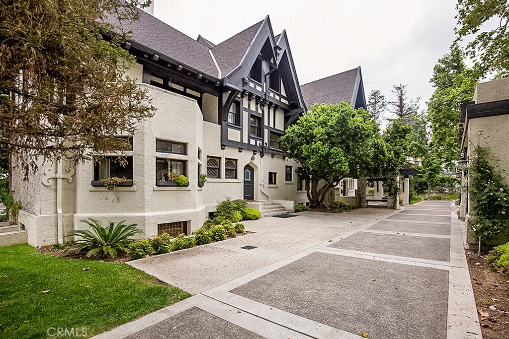 182 S Orange Grove Boulevard