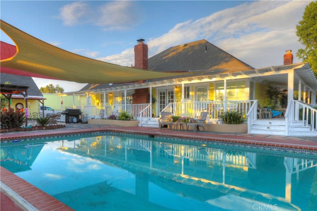 listing image 130720656025652095611