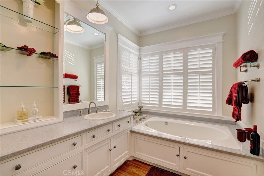 listing image 130723811225045684373