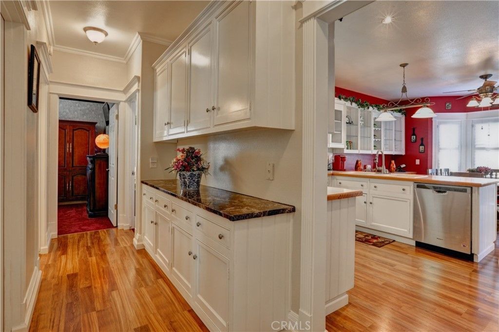 listing image 130720739017803403033