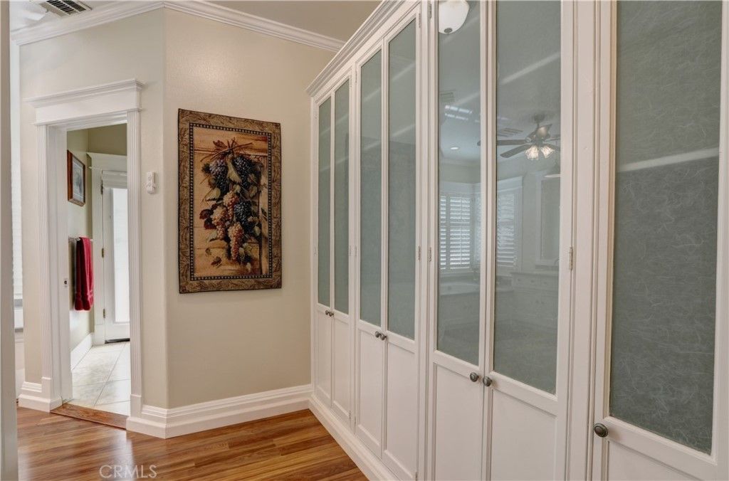 listing image 130723792697727564634