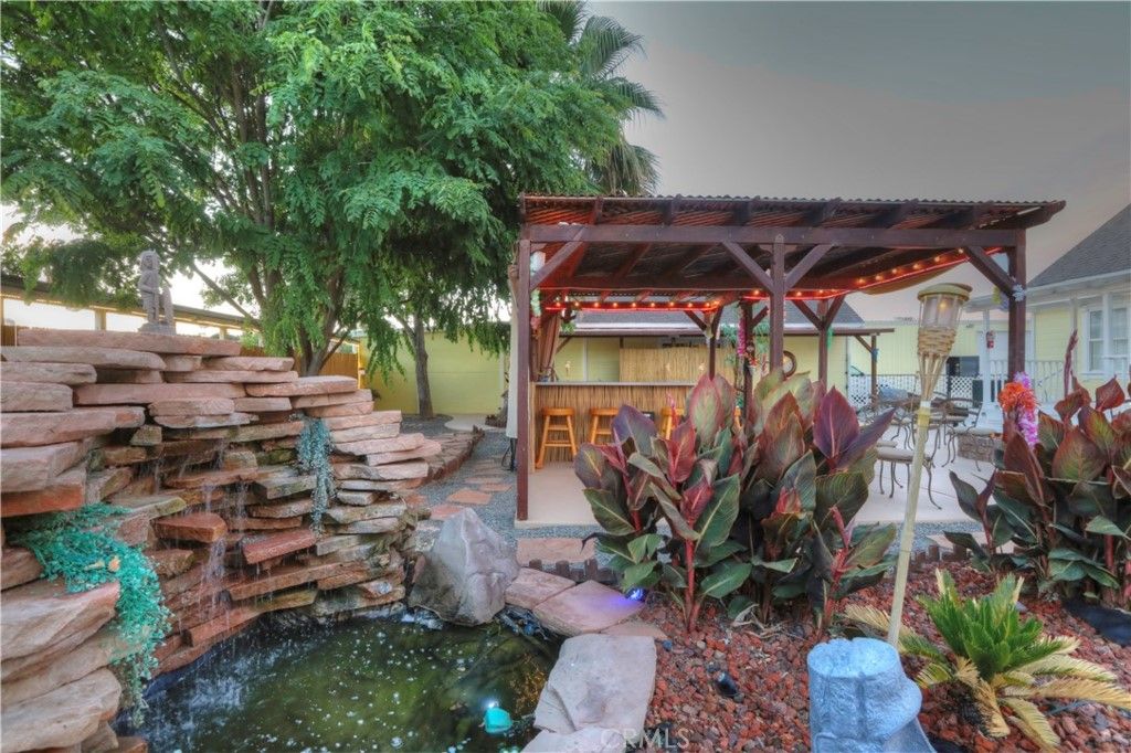 listing image 130726589617821595173