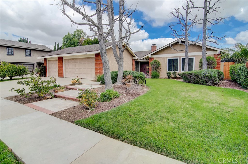Photo 11 of 33 of 17941 Lucero Way house