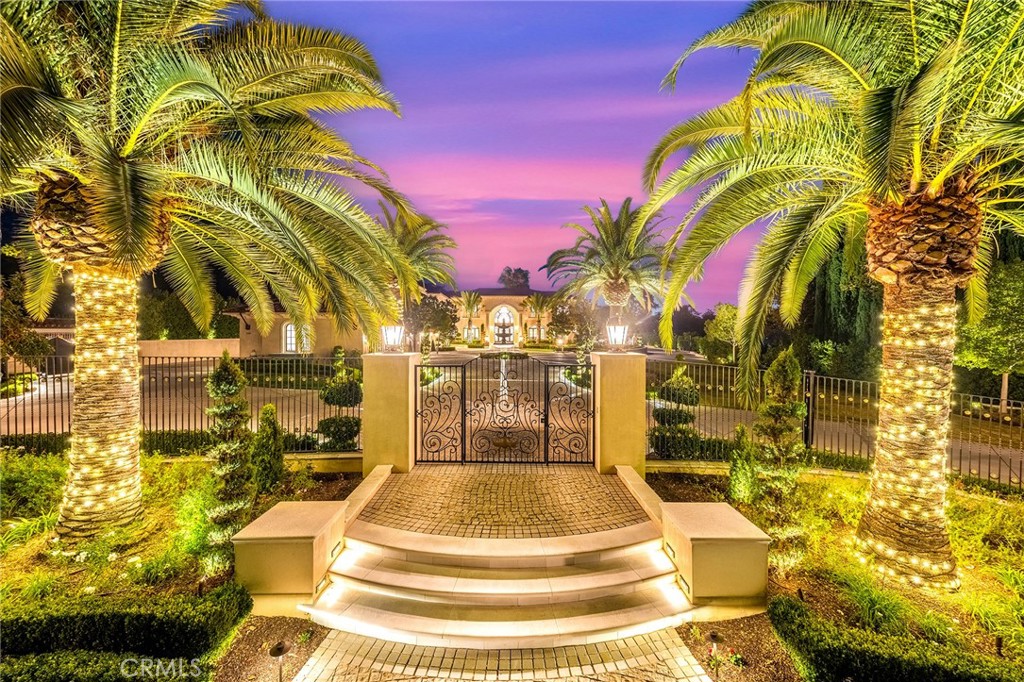 100 Palm Hill Lane