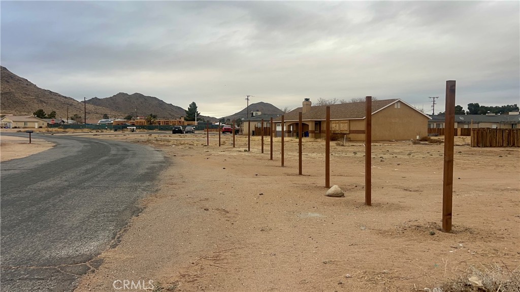 *For Sale: 1/2 Acre Residential Multi-Unit Lot**
Prime development opportunity! This **1/2-acre flat lot** is located on a **paved road** with **electric service at the property line** and **water and sewer available at the street**. Zoned **residential multi-unit**, this property offers great potential for building duplexes, townhomes, or other multi-family residences.
With convenient access to utilities and a desirable location, this is a fantastic investment for developers or anyone looking to build a custom home with additional units.