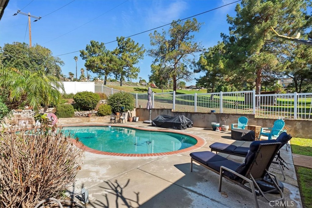 5220 Wonderland Drive